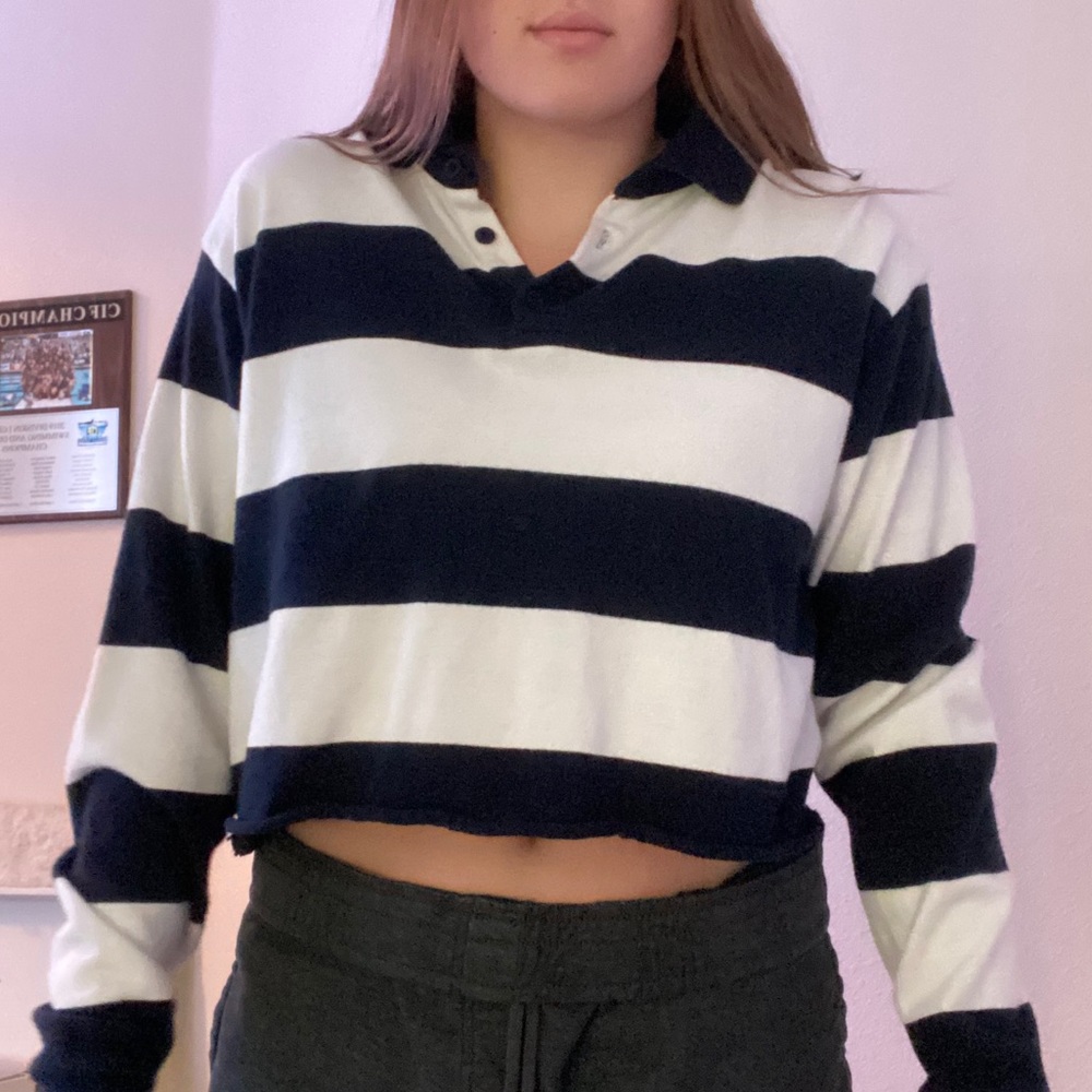 Long Sleeve Collared Crop Top